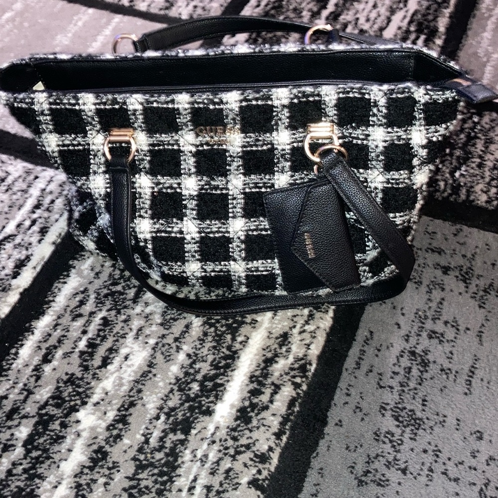 EUC GUESS TOTE/ POCKETBOOK